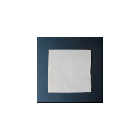 sobre hecho a mano, blanco 17.5 x 17.5 cm c/25 Pzas.