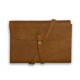 Libreta medieval con forro de piel color miel e interiores en papel rústico para arte blanco