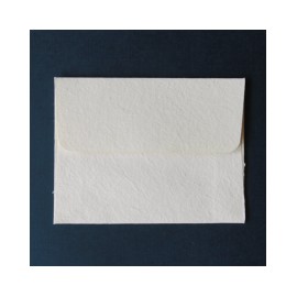 Sobre personal hecho a mano, crema 10.5 x 8 cm c/25 Pzas.