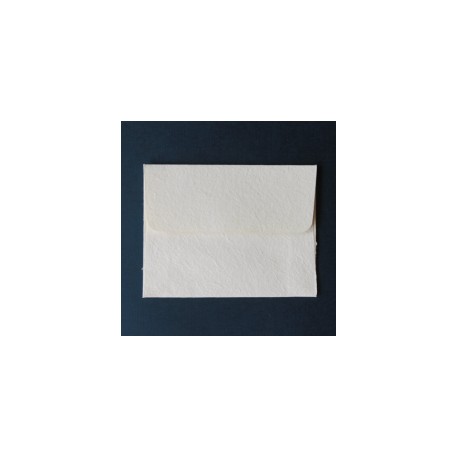 Sobre personal hecho a mano, crema 10.5 x 8 cm c/25 Pzas.